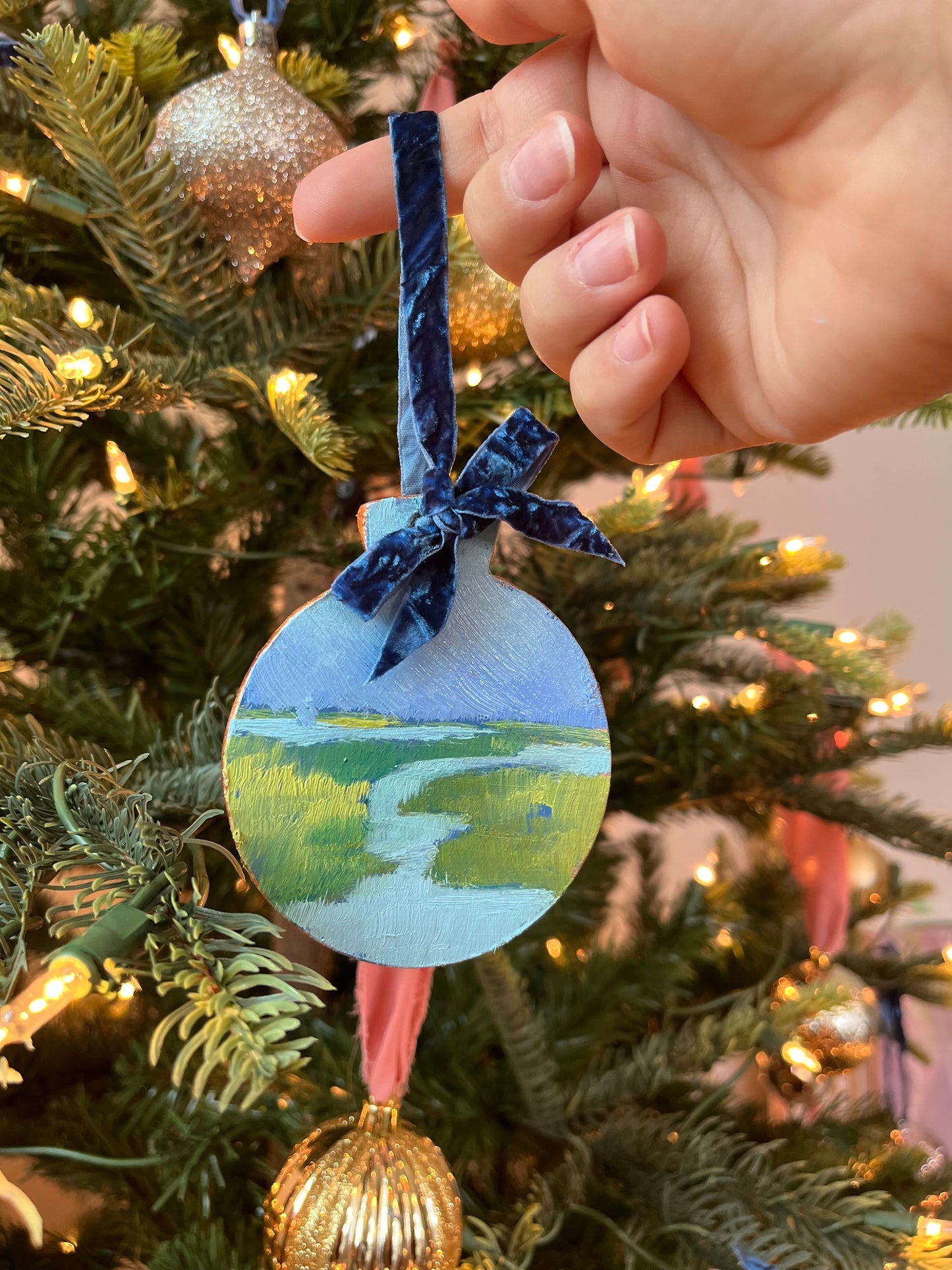 Classic Circle Shaped Hand-painted Ornament
