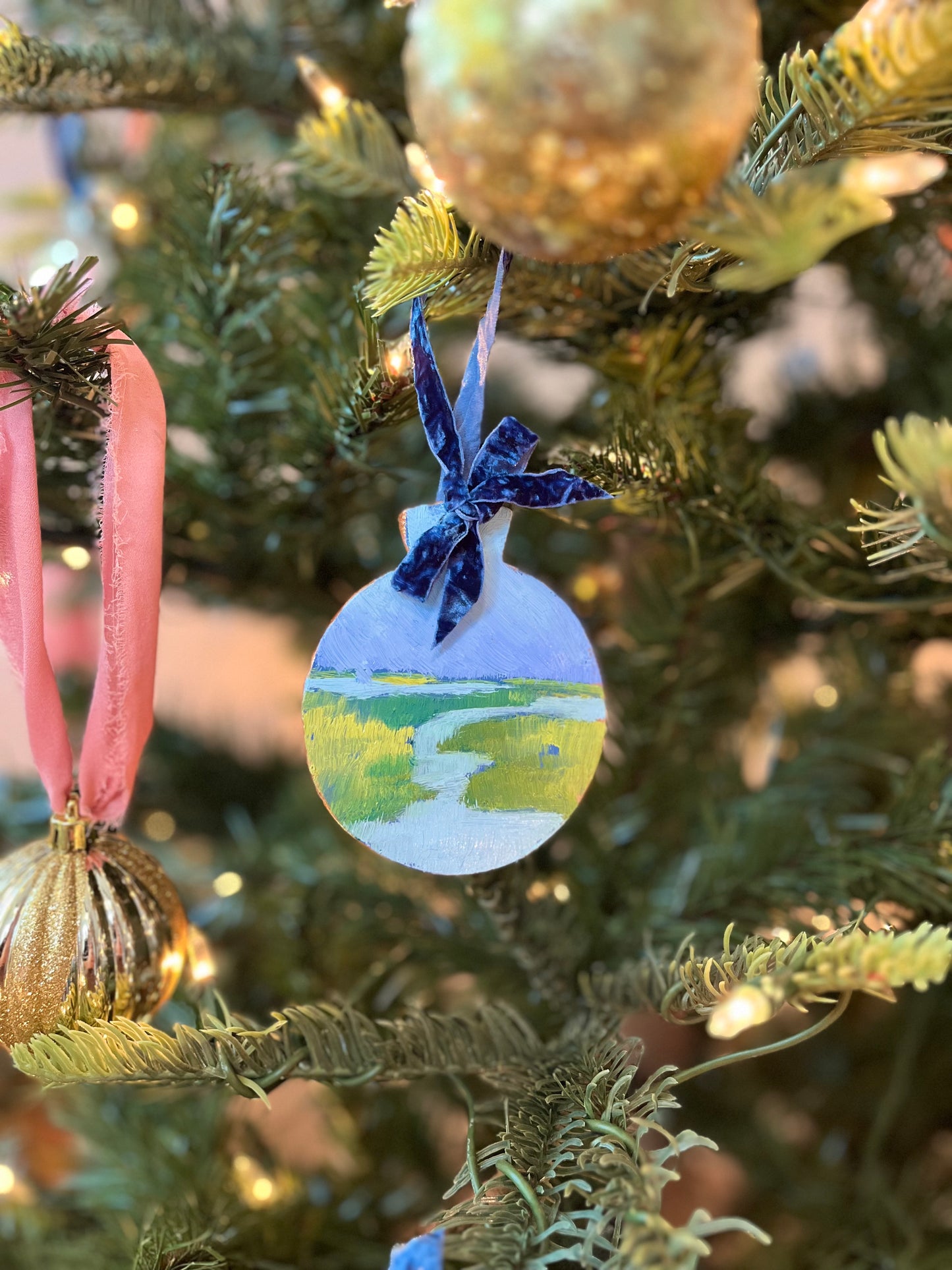Classic Circle Shaped Hand-painted Ornament